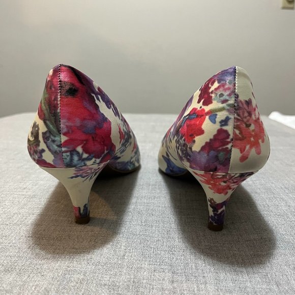 K&M Women's Floral low heels - Picture 5 of 9